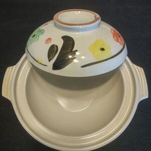 Ceramic Bowls with Lids. 4 sets of bowls.